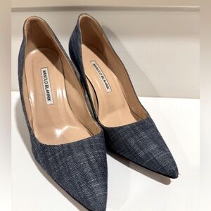 Manolo Blahnik Navy/light blue denim pumps size 38 (Worn)